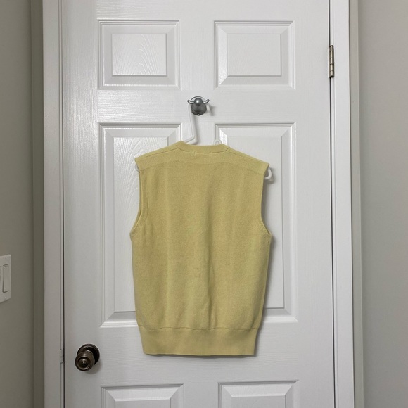 Uniqlo U V Neck Vest Yellow - Picture 3 of 3